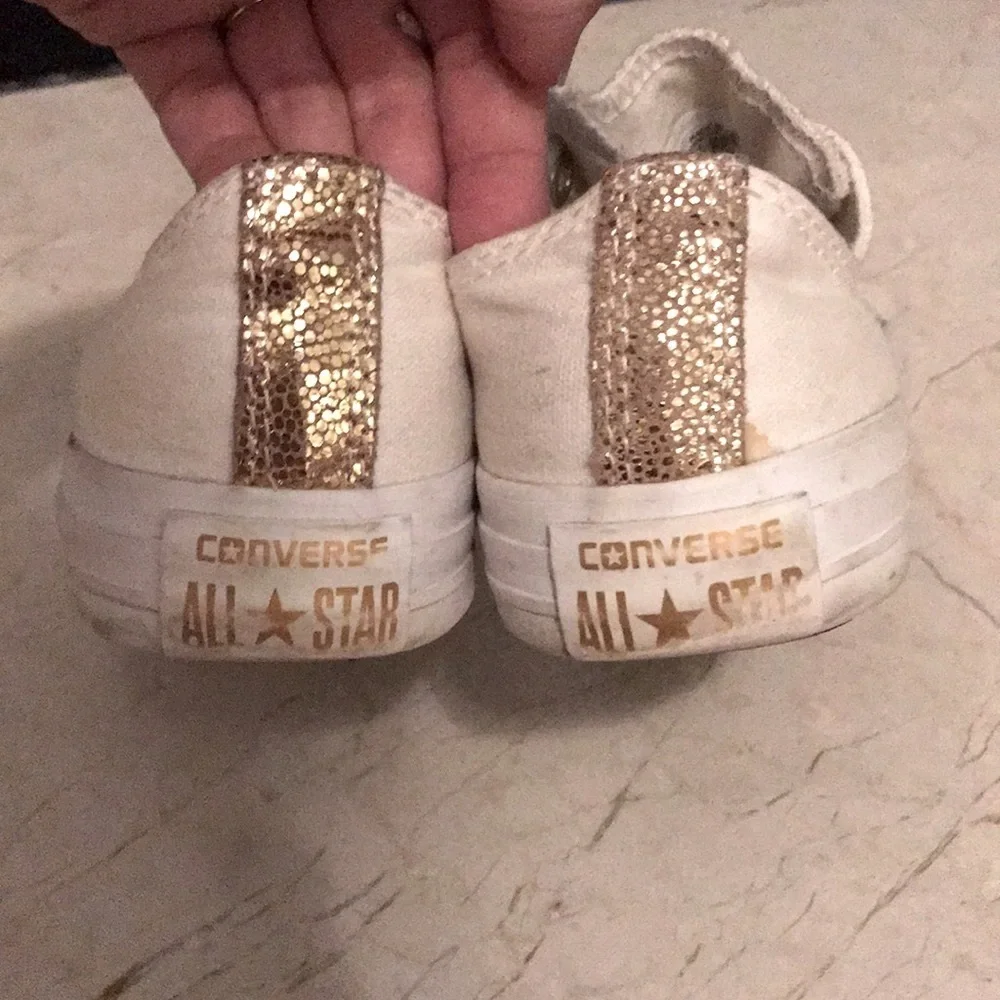 Converse with sneakers with gold capped toe size 8 - Picture 3 of 8